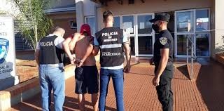 Invitó a un amigo a comer un asado, lo mató a golpes e intentó quemar el cuerpo