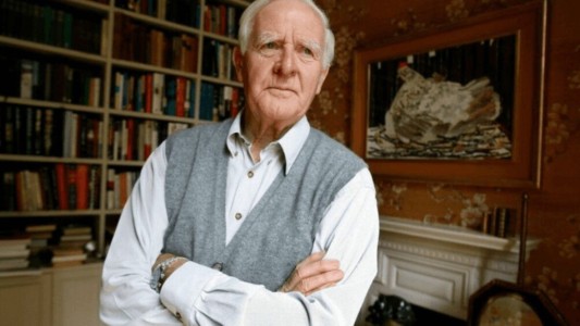 Murió el escritor John Le Carré, quien fue espía británico
