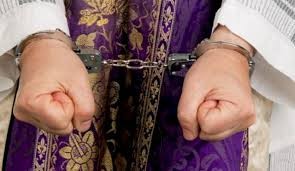 Prisión preventiva para un cura y un hombre acusados de abusar sexualmente de una nena de 10 años