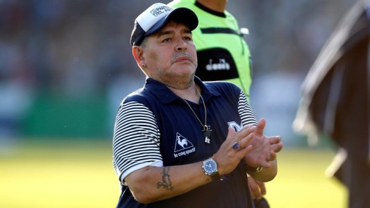 Apuntan al entorno de Maradona: revelan cómo hacían para alejar a Diego de su familia