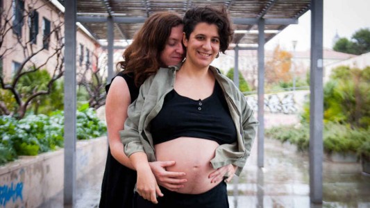 La pareja trans en la que "él" está embarazado y el padre es "ella"