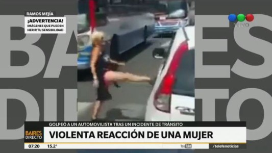 Violenta reacción de una mujer por un incidente de tránsito