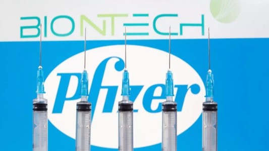 Desde el laboratorio BioNTech podrían producir una vacuna "adaptada" a la nueva cepa en seis semanas