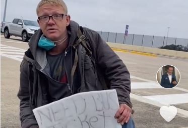 Ayudó a un hombre que hacía dedo en la ruta y su reacción se volvió viral