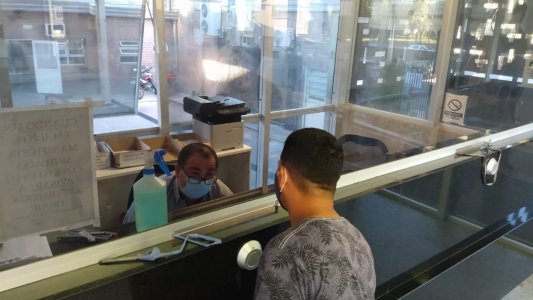 Por un paro, el director de un hospital santafesino tuvo que atender la admisión de la guardia