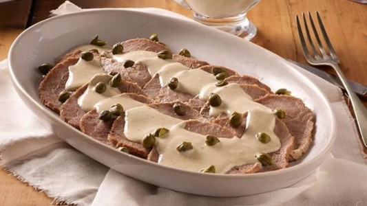 Dos mujeres, a las piñas por la cena de Navidad