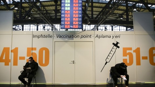 Alemania: por error les aplicaron cinco dosis de la vacuna contra el coronavirus