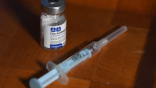 Vacuna Sputnik: Bolivia acordó la compra de más de 5 millones de dosis