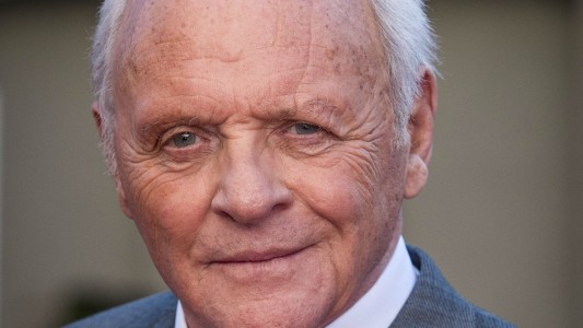 Anthony Hopkins cumple 83 y celebra haberse alejado del alcohol hace 45 años