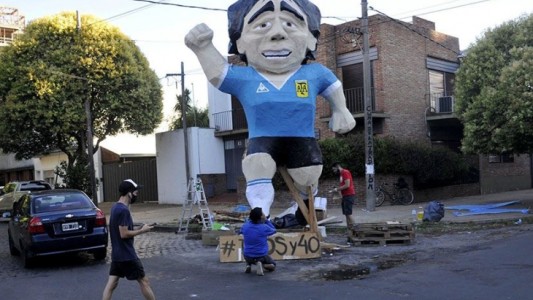 Maradona fue el personaje más elegido para la quema de muñecos en La Plata