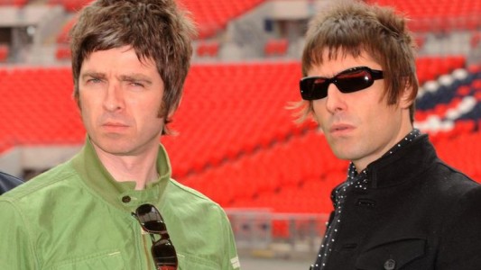 Por Twitter Liam Gallagher le insiste a su hermano Noel por la vuelta de Oasis