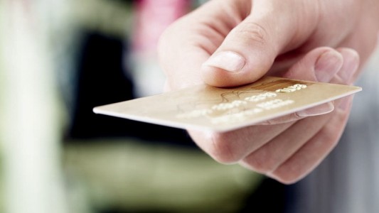 Compras con tarjeta de crédito: ya rige el impuesto de sellos en la Ciudad