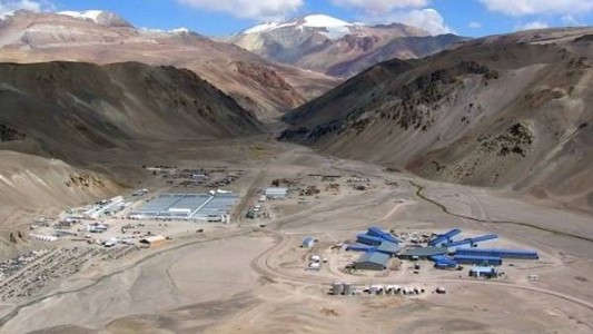 El gobernador de San Juan suspendió las actividades en la mina Veladero