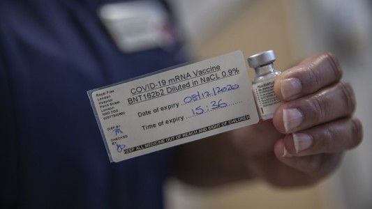 Reino Unido: permitirán la mezcla de dos vacunas COVID-19 para casos excepcionales