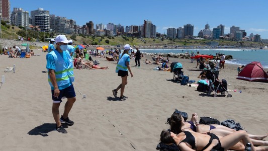 Mar del Plata: intendente admitió que desarticulan 10 fiestas clandestinas por noche pero pide "no cerrar la temporada"