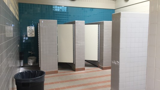 China: empresa multa a empleados por ir al baño