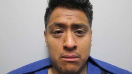 Asesinó a su mamá y bailó con su hermana menor alrededor del cadáver