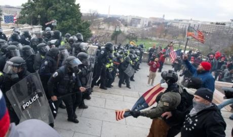 Al menos cuatro muertos, 15 heridos y más de 52 arrestos dejó la toma del Capitolio