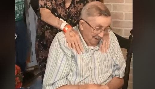 Están casados hace 60 años y ella lo sorprendió luego de estar internada por semanas