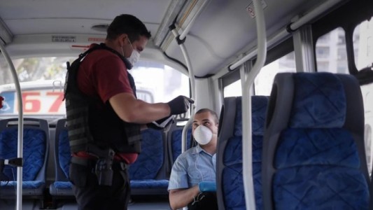 El transporte público seguirá siendo para trabajadores esenciales pero se mantendrán frecuencias