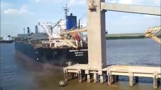 Un buque chino embistió un muelle en el puerto de San Lorenzo en Santa Fe