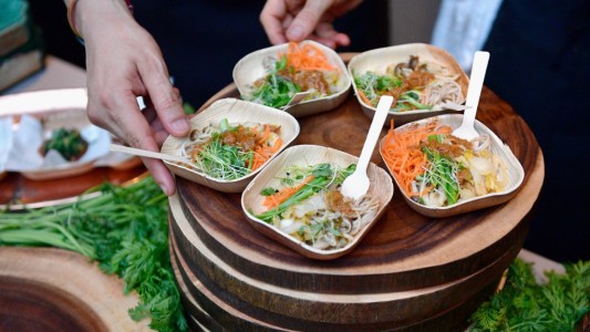 Oferta para "amantes de la carne": US$67.000 por ser veganos durante tres meses