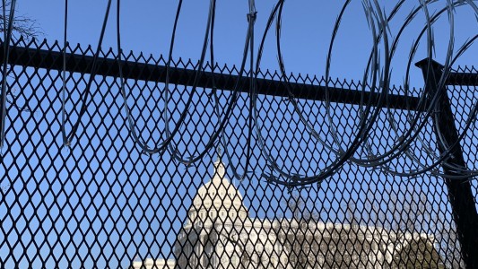 Fortifican Washington por riesgos de violencia antes de investidura de Biden