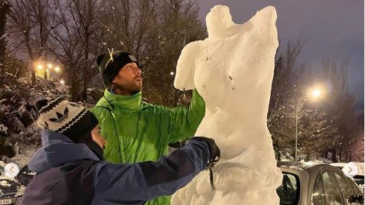 Causa furor una Venus de Milo hecha de nieve en España