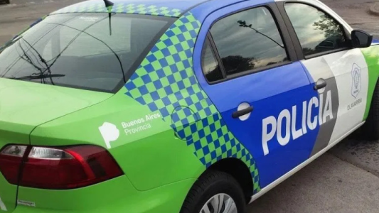 Brutal choque de un patrullero en Merlo que impactó a un hombre contra un poste