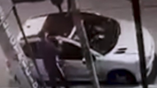 Robó el techo corredizo de un auto: vale $110.000