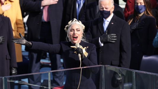 La interpretación de Lady Gaga del himno de Estados Unidos en la asunción de Biden
