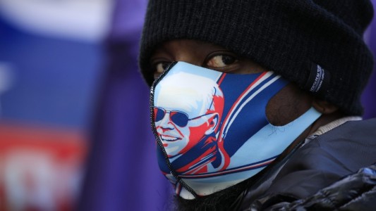 Joe Biden arranca su gobierno con un giro en el combate contra el coronavirus