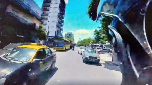 Cinematográfica persecución policial de un motochorro en Rosario