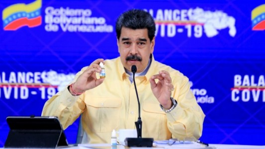 Maduro presento unas "gotitas milagrosas" que "neutralizan al 100%" el coronavirus