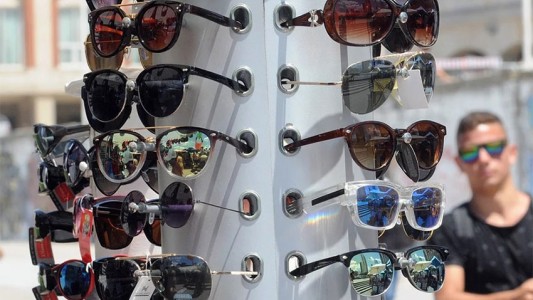 Advierten que los anteojos sin filtros UV provocan daños irreversibles en la retina