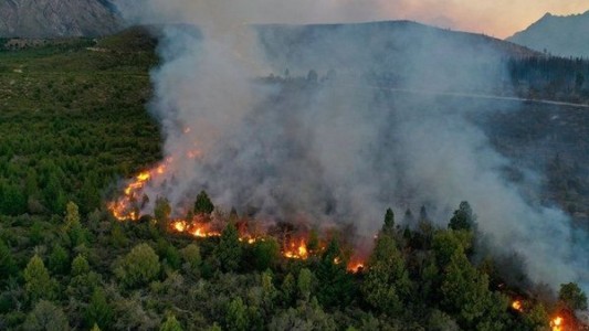 Incendio fuera de control en El Bolsón: se acerca a Chubut
