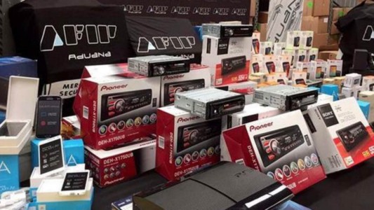 AFIP subasta más de mil objetos que quedaron varados en la Aduana