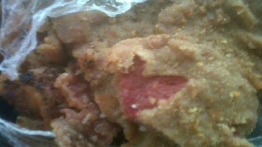 Familia intoxicada tras comer milanesas en mal estado: murieron un hombre, cuatro perros y dos gatos