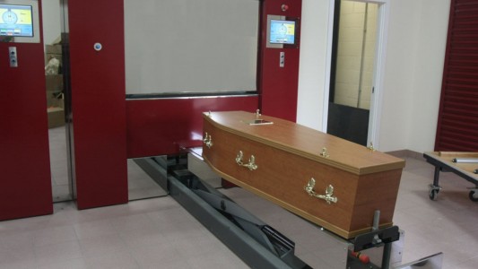 Dieron por muerta a su madre y "revivió" segundos antes de ser cremada