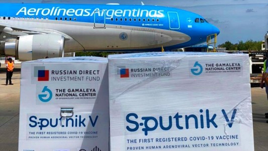 El avión de Aerolíneas traerá 220 mil dosis de la vacuna: menos de las anunciadas