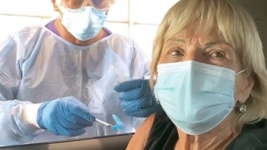 La mamá de Yanina Latorre se dio la segunda dosis de la vacuna: "Fuimos a tomar un cafecito para festejar"