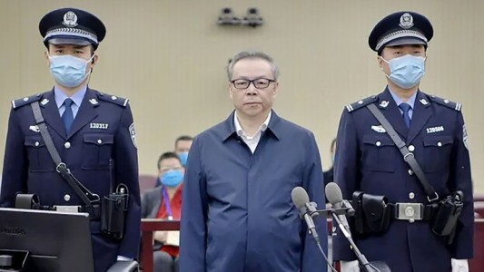 China: ejecutaron al banquero condenado por corrupción y bigamia