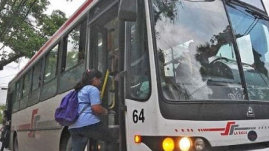Lanzan boleto estudiantil gratuito del nivel inicial al universitario en La Rioja