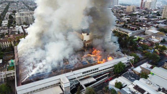 Se incendia un hospital en Santiago de Chile y evacúan a todos los pacientes