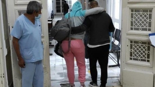 Madre de la nena baleada en Rosario: "Traté de abrazar a mi bebé pero los disparos me pasaron entre las piernas"