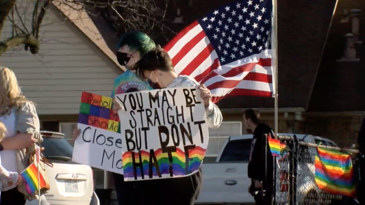 Echaron a una nena de 8 años del colegio por decirle a una compañera que estaba enamorada de ella