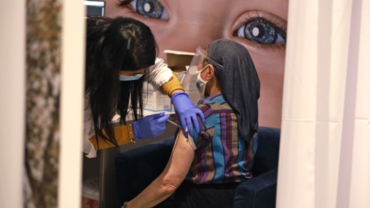 Ya se aplicaron más de 100 millones de vacunas anticovid en el mundo: Israel, a la cabeza