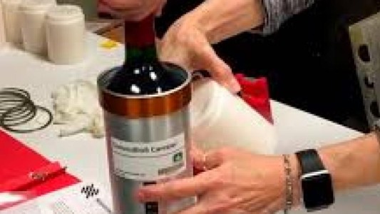 Doce botellas de vino regresan a la Tierra tras un viaje en el espacio