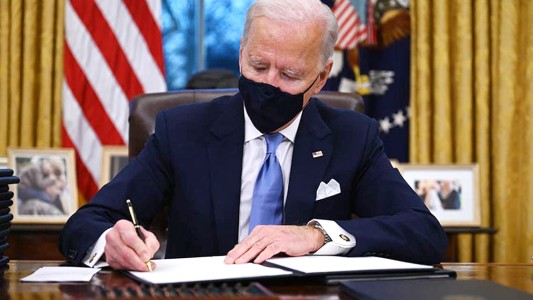 Biden firmó decretos que desmantelan las políticas inmigratorias de Trump
