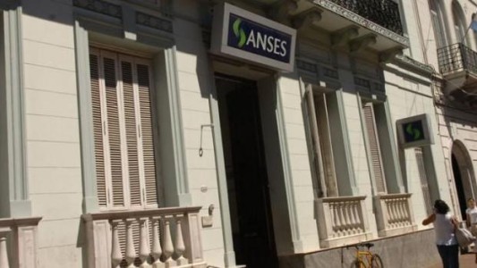 Abogados de Santa Fe presentarán un recurso de amparo para que les den turnos en ANSES